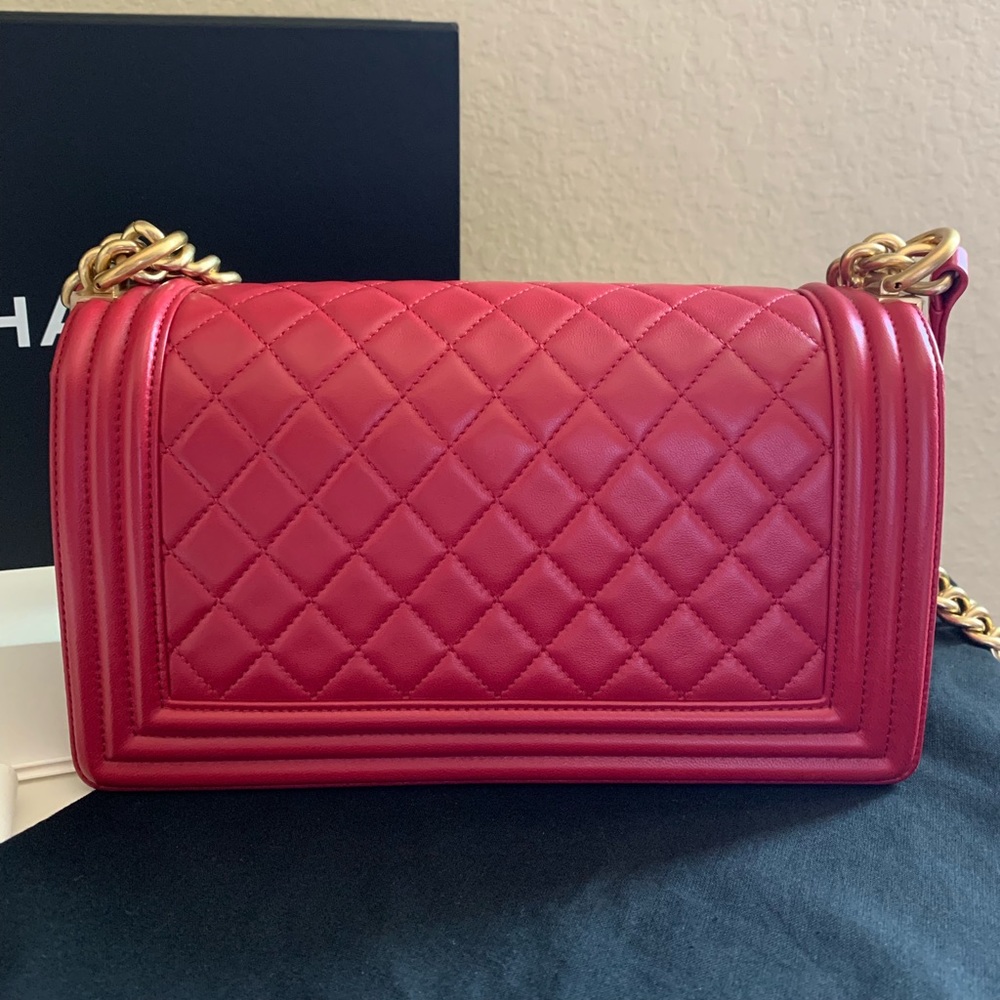 ❌SOLD❌ Authentic Chanel boy size medium lambskin - Picture 3 of 8